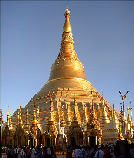Tòa tháp trung tâm cao 99m, điểm nhấn của Chùa vàng Shwedagon