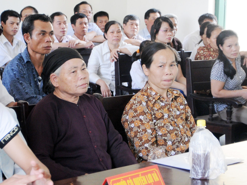 Mẹ chồng - nàng dâu tại phiên tòa xét xử. Ảnh: Tuấn Nguyễn