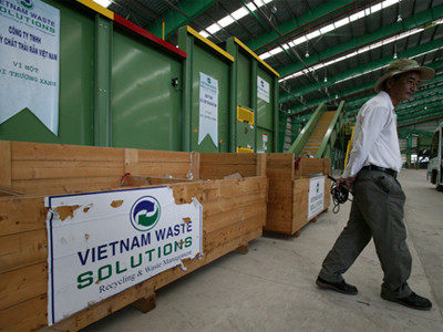 Dây chuyền phân loại rác của Công ty TNHH Xử lý chất thải rắn Việt Nam tại khu xử lý rác Đa Phước, huyện Bình Chánh, TP.HCM. Ảnh: châu anh