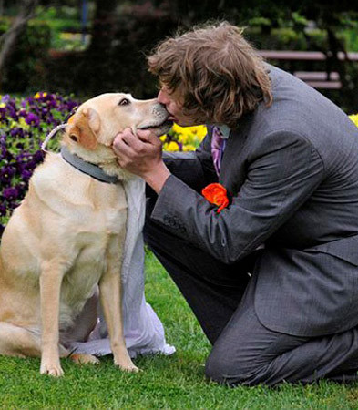 Lạ kỳ những người nhất quyết kết hôn với... động vật ảnh 11