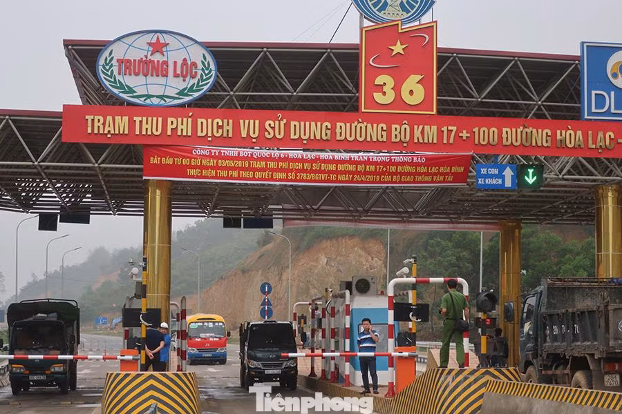Chính phủ đặt mục tiêu, tới năm 2026 sẽ không chỉ bỏ thanh chắn mà còn bỏ cả các đảo chia làn thu phí.