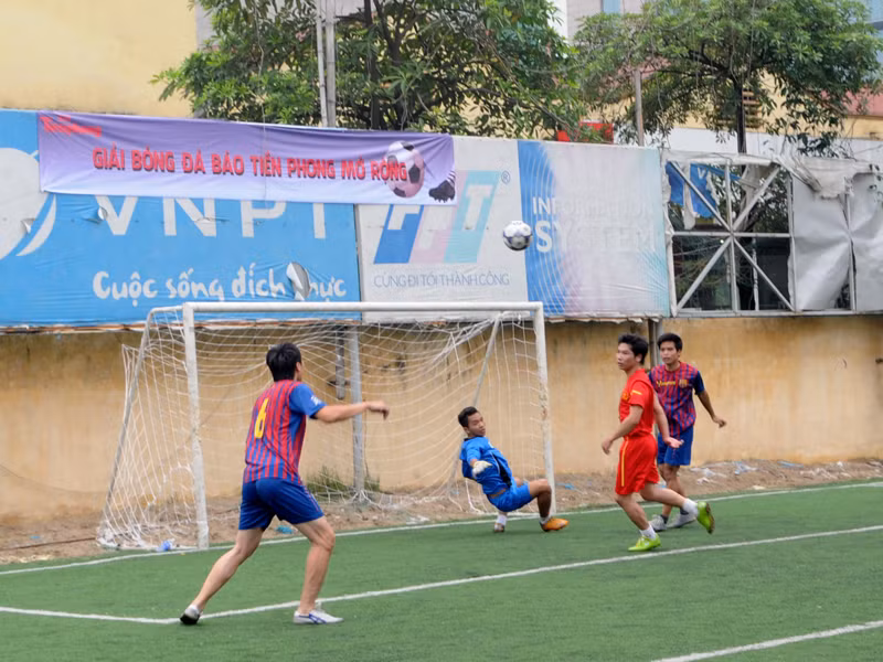 Rất nhiều pha tranh bóng nảy lửa, đầy kịch tính được hai đội tạo ra