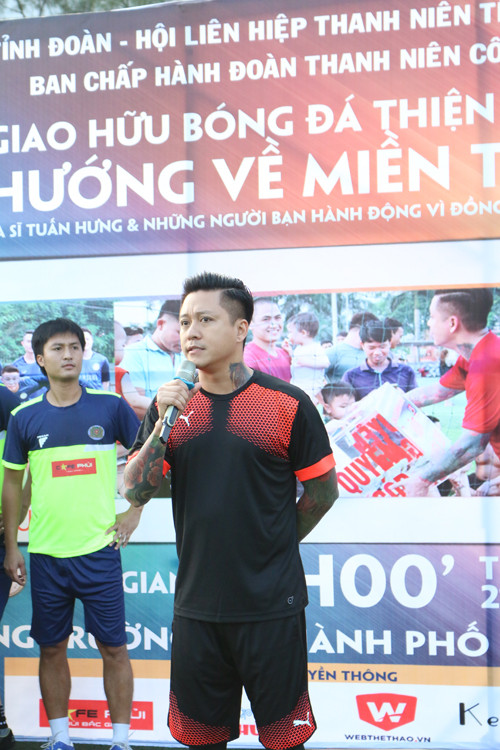 Tuấn Hưng “quần đùi áo số” quyên góp ủng hộ người dân vùng lũ ảnh 1