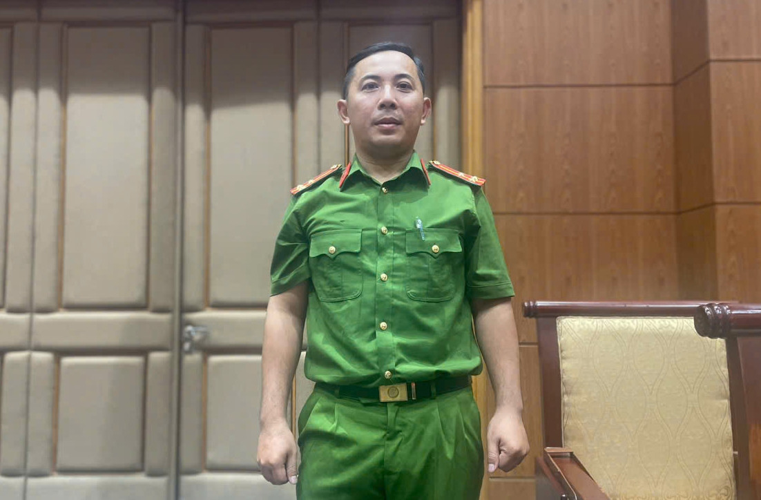 Thượng úy Nguyễn Hoàng Thành, người tích cực hỗ trợ người dân trong vụ cháy tại quận Tân Bình.