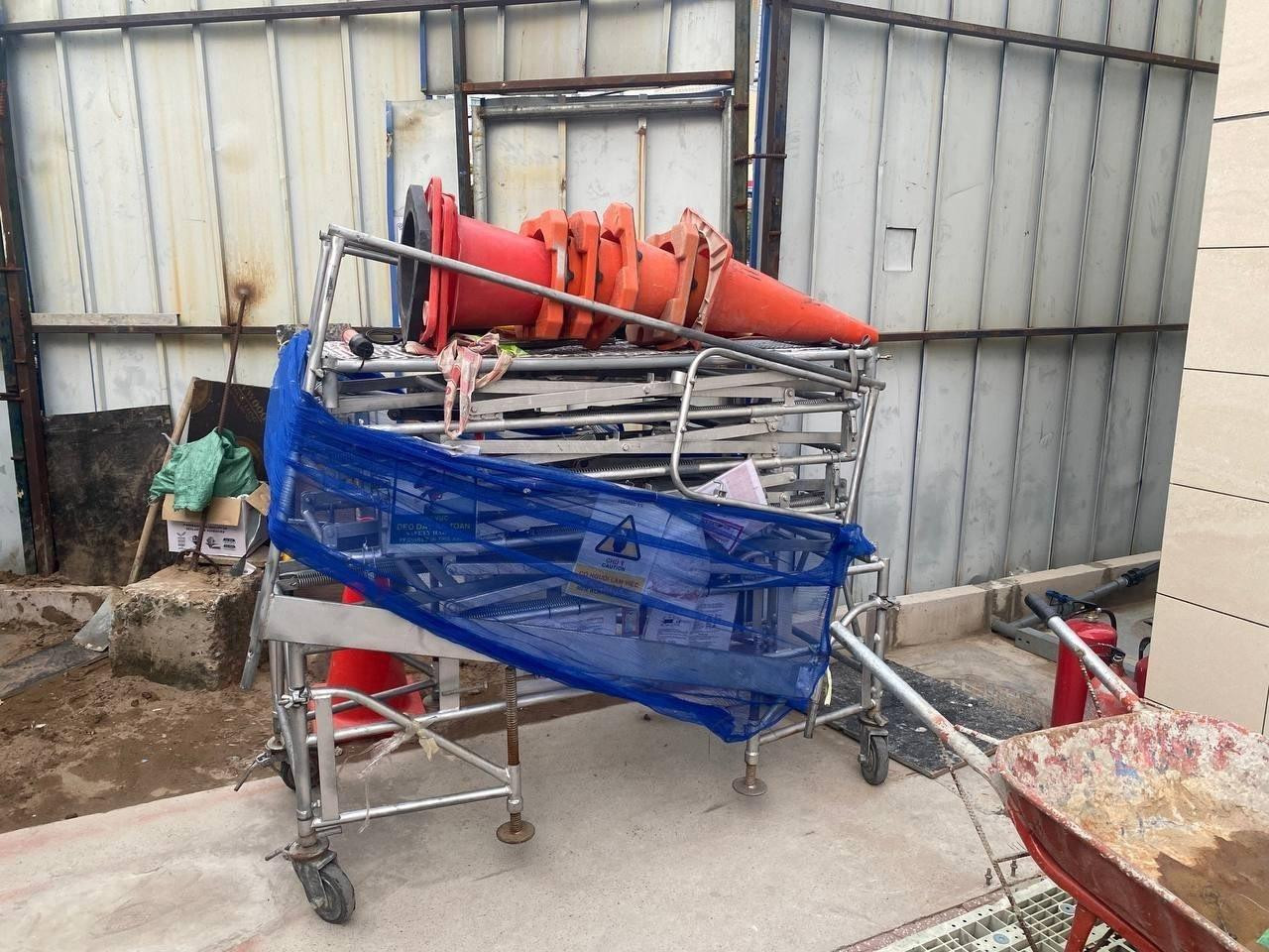 Số giàn giáo bị Vũ lấy trộm đem bán ve chai.