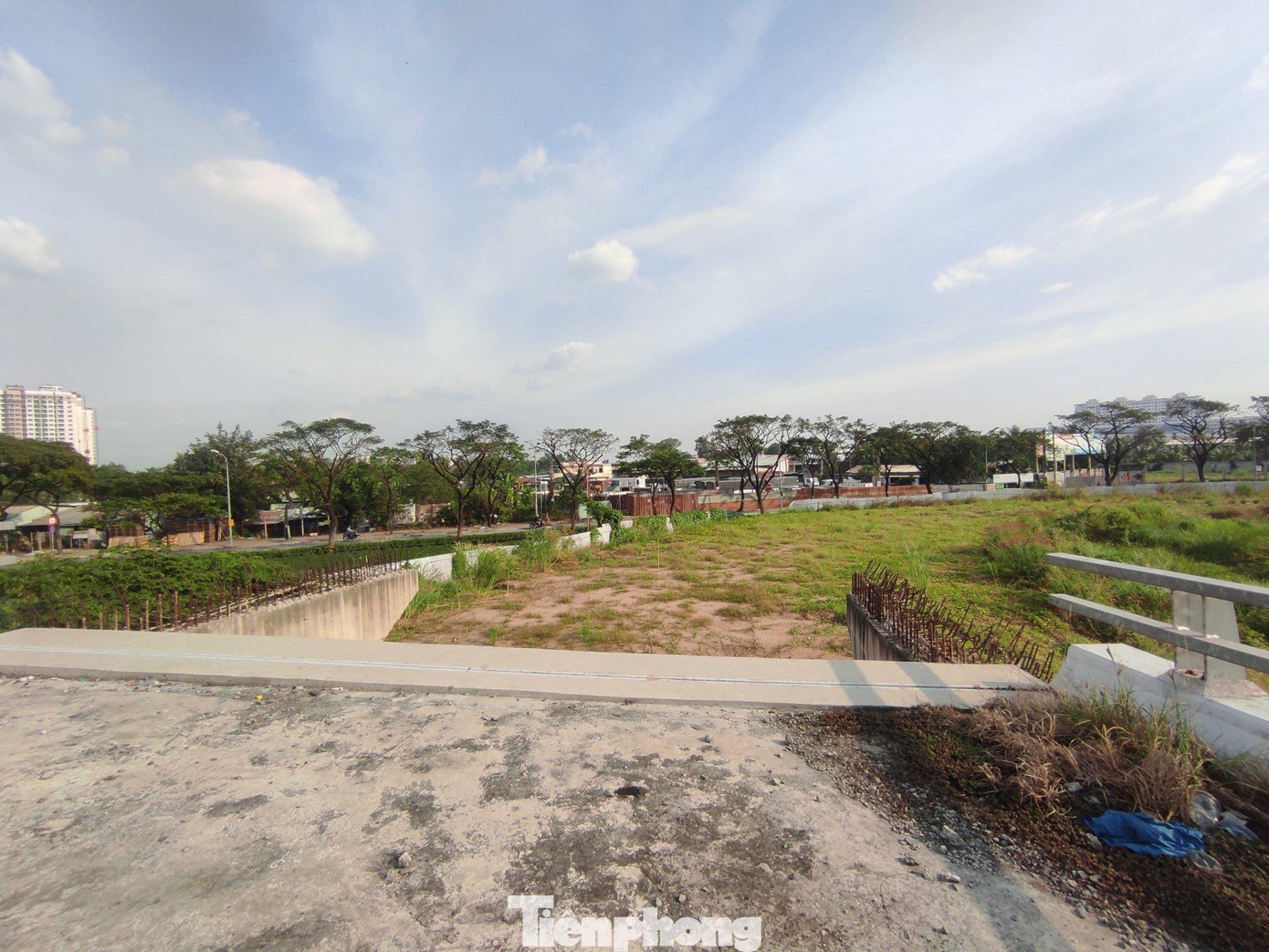 Đoạn tuyến nối từ đường Võ Văn Kiệt đến đường cao tốc TPHCM - Trung Lương đang thi công dang dở. Ảnh: HỮU HUY Đoạn tuyến nối từ đường Võ Văn Kiệt đến đường cao tốc TPHCM - Trung Lương đang thi công dang dở. Ảnh: HỮU HUY