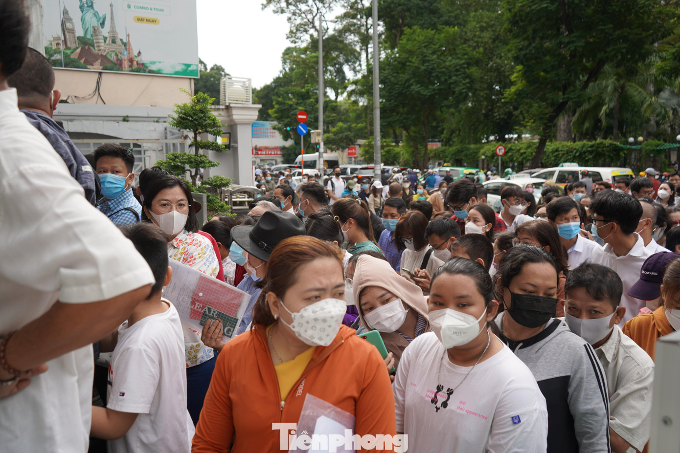 Trước đó, ngày 31/5, Bộ Công an cho biết nhằm triển khai Luật xuất cảnh, nhập cảnh của công dân Việt Nam, bộ đã ban hành thông tư số 73/2021 quy định về mẫu hộ chiếu, giấy thông hành và các biểu mẫu liên quan. Trước đó, ngày 31/5, Bộ Công an cho biết nhằm triển khai Luật xuất cảnh, nhập cảnh của công dân Việt Nam, bộ đã ban hành thông tư số 73/2021 quy định về mẫu hộ chiếu, giấy thông hành và các biểu mẫu liên quan.