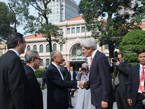 Ông được Cha Tổng đại diện Gioan Baotixita Huỳnh Công Minh đón tiếp