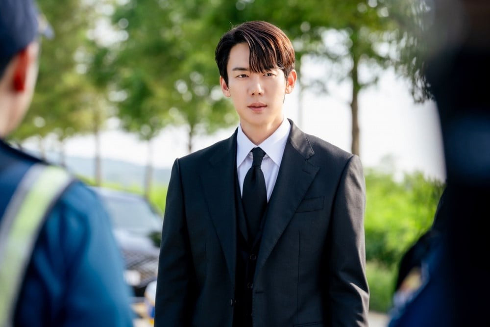 Yoo Yeon Seok được khen là bậc thầy về hôn. Yoo Yeon Seok được khen là bậc thầy về hôn.