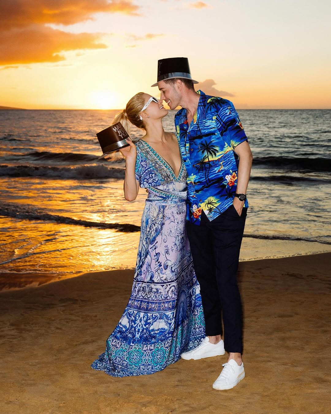 Paris Hilton cũng dành ngày đầu tiên của năm 2025 bên gia đình. Ngôi sao truyền hình thực tế tận hưởng không gian lãng mạn bên bờ biển, không quên chúc người theo dõi Instagram một năm mới tuyệt vời. Paris Hilton cũng dành ngày đầu tiên của năm 2025 bên gia đình. Ngôi sao truyền hình thực tế tận hưởng không gian lãng mạn bên bờ biển, không quên chúc người theo dõi Instagram một năm mới tuyệt vời.