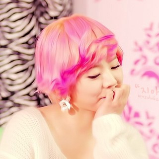 Dịu dàng với xanh nước biển Bí ẩn với ánh tím Phá cách với xanh lá cây Phong cách với mầu đồng Chút xoăn nghịch ngợm Tone hạt dẻ an toàn