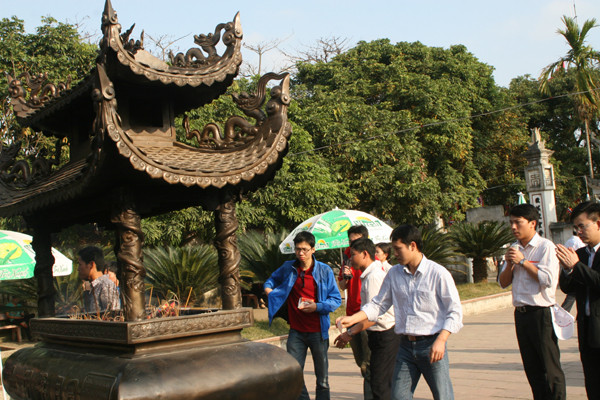 Thắp hương cầu may