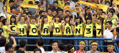 CĐV SLNA lên kế hoạch “phủ vàng” sân Hàng Đẫy cuối tuần này. ảnh: VSI