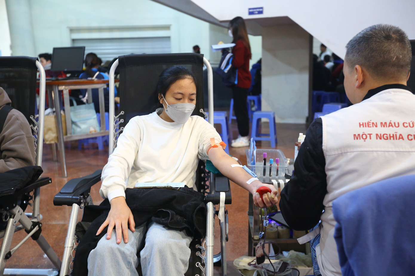 Hàng nghìn tình nguyện viên chìa cánh tay để san sẻ giọt yêu thương ở Chủ Nhật Đỏ 2024.