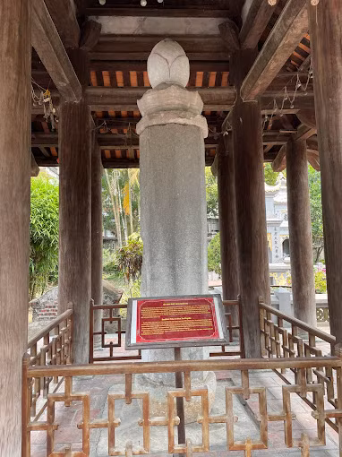 Trụ kinh chuyển pháp luân được kế thừa truyền thống của trụ đá ở chùa Nhất Trụ, Ninh Bình.