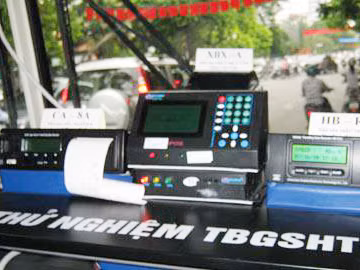 Thiết bị giám sát hành trình lắp thử nghiệm trên xe khách Ảnh: Vietnamnet
