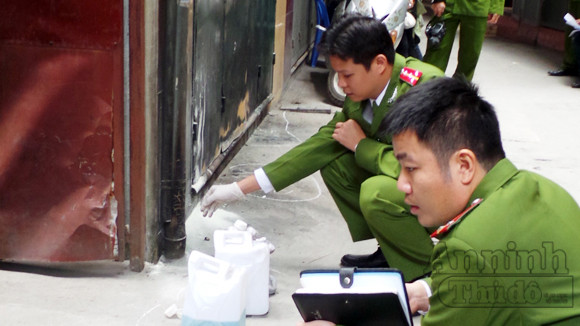 Lực lượng Công an khám nghiệm hiện trường vụ việc