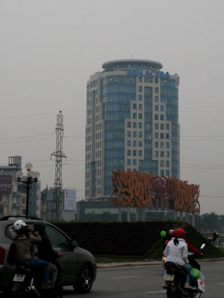 Tòa nhà trên đường Khuất Duy Tiến, Thanh Xuân (Hà Nội)