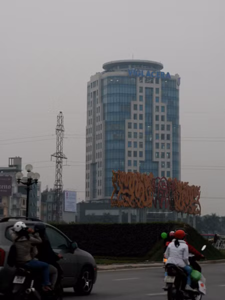 Tòa nhà trên đường Khuất Duy Tiến, Thanh Xuân (Hà Nội)