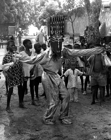 Nghi thức múa mặt nạ Ntomo