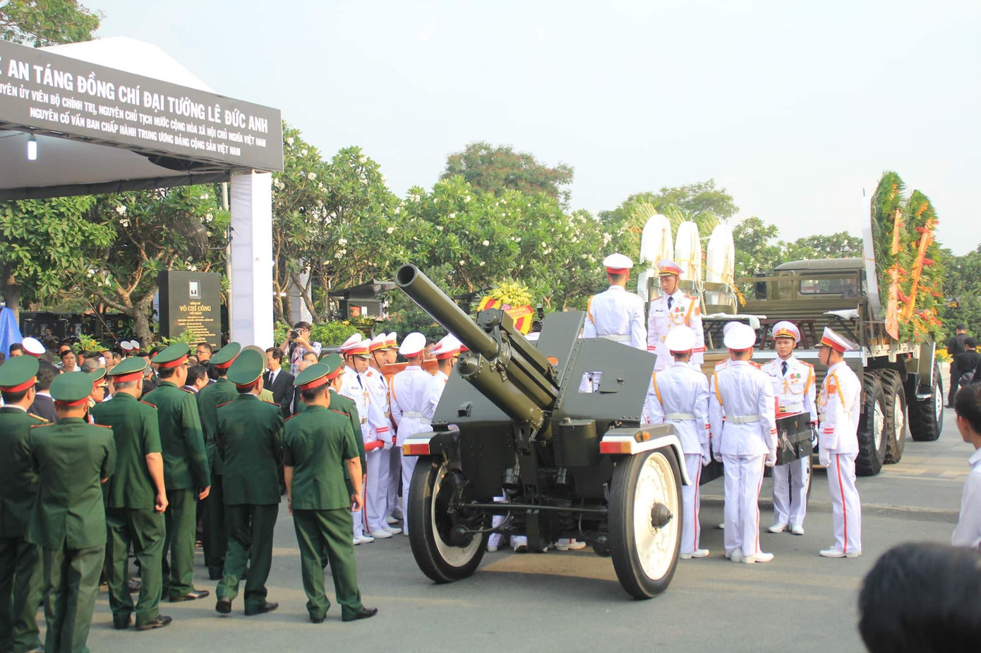 Lễ an táng nguyên Chủ tịch nước Lê Đức Anh ảnh 19