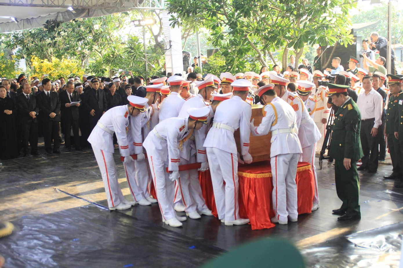 Lễ an táng nguyên Chủ tịch nước Lê Đức Anh ảnh 17