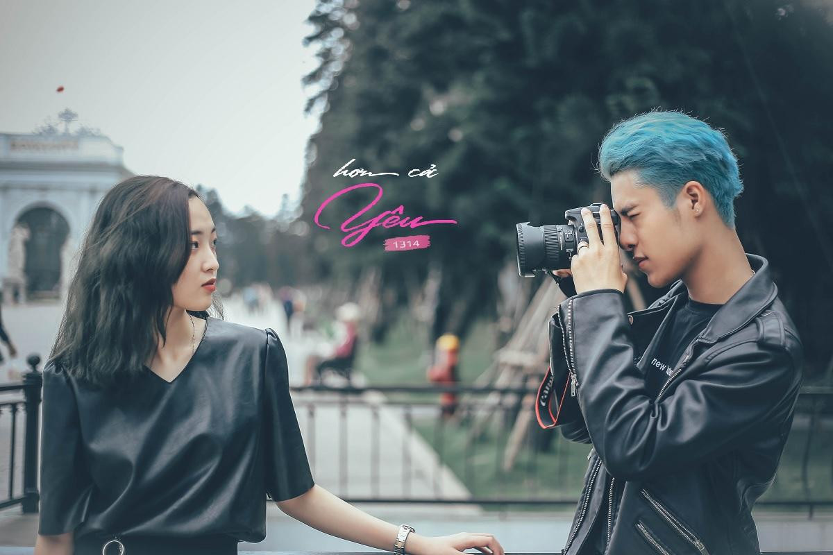 “Anh” vẫn không thể ngừng say đắm với vẻ đẹp của người con gái đã bên cạnh mình từng ấy thời gian