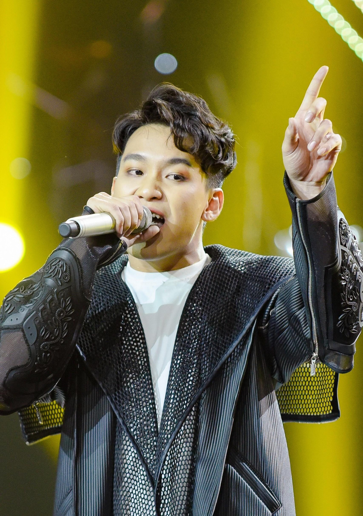 Năm 2019, Duy Trường bén duyên với cuộc thi The Voice với hình thức nhóm hát.