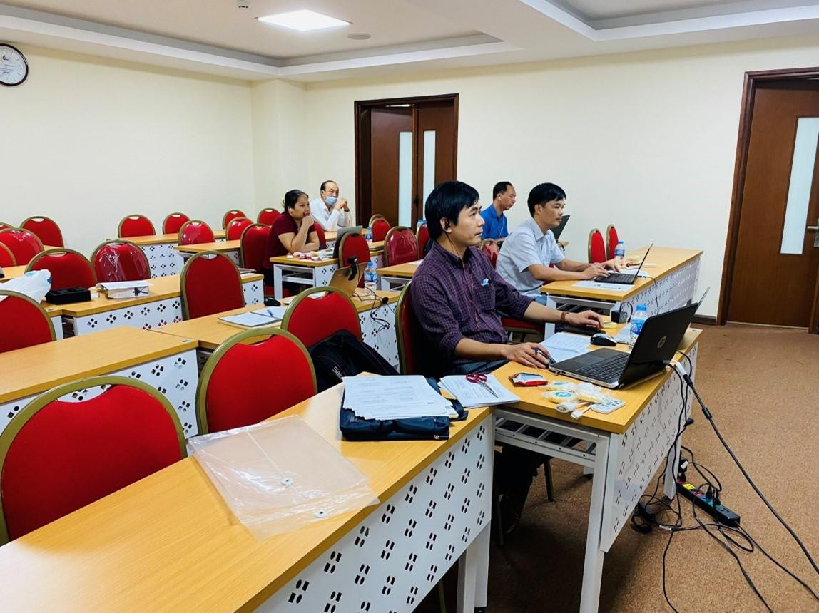 GS.TS Trịnh Minh Thụ, Hiệu trưởng đã đến thị sát và kiểm tra quá trình chuẩn bị của Hội đồng.