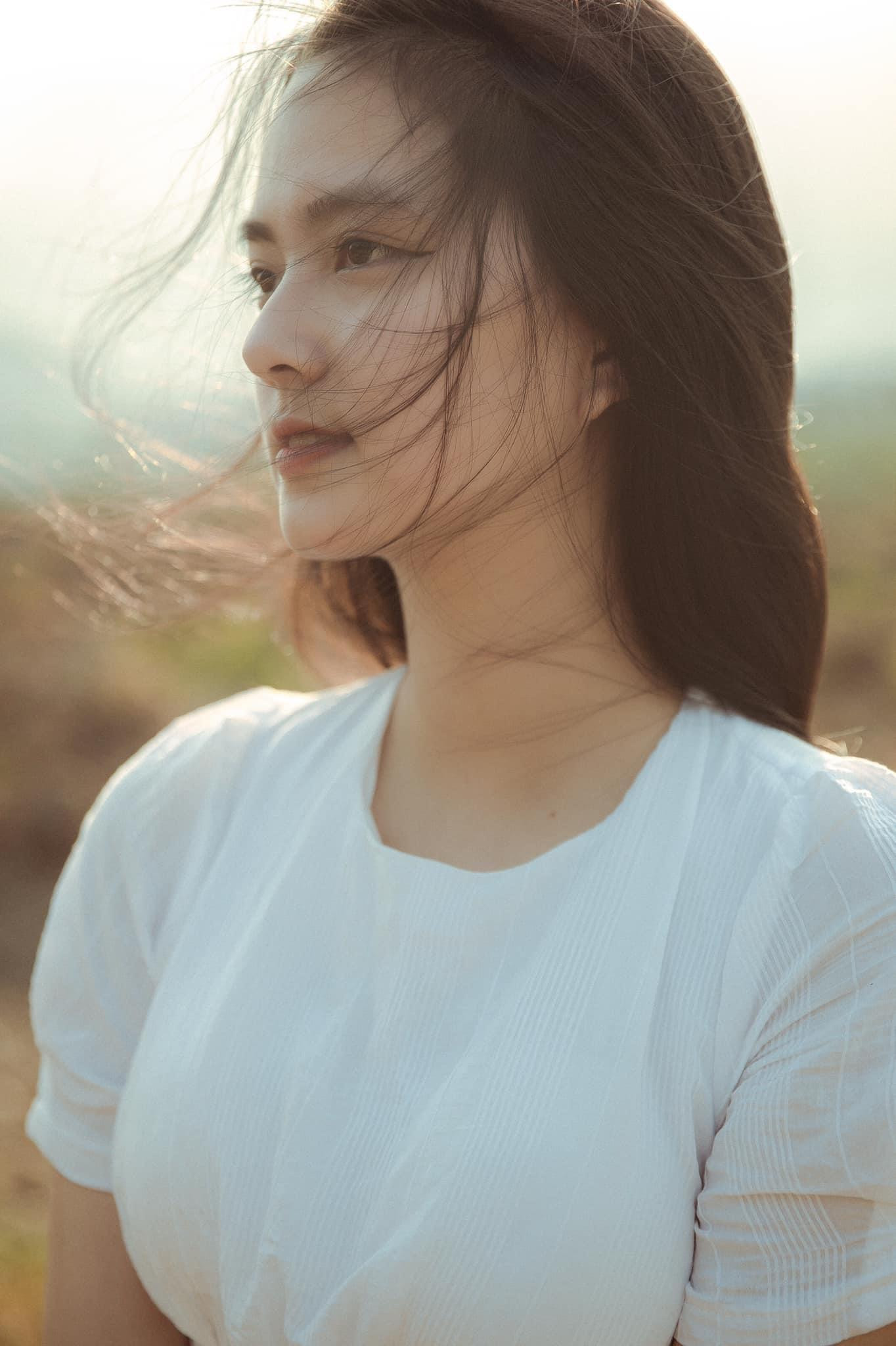 Cô sở hữu nhan sắc ngọt ngào được nhiều người khen ngợi.