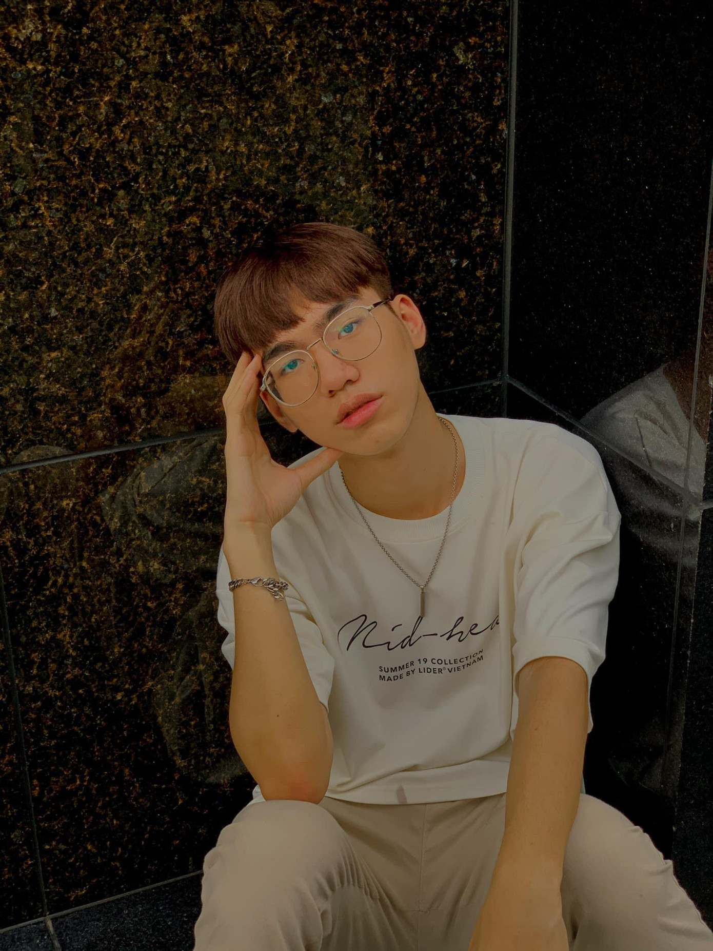 Nam blogger luôn gửi đến thông điệp: “Hãy xem nỗi buồn như một người bạn. Thay vì trốn tránh, hãy chấp nhận cho nó ở bên cạnh và mọi chuyện có thể tốt đẹp hơn”