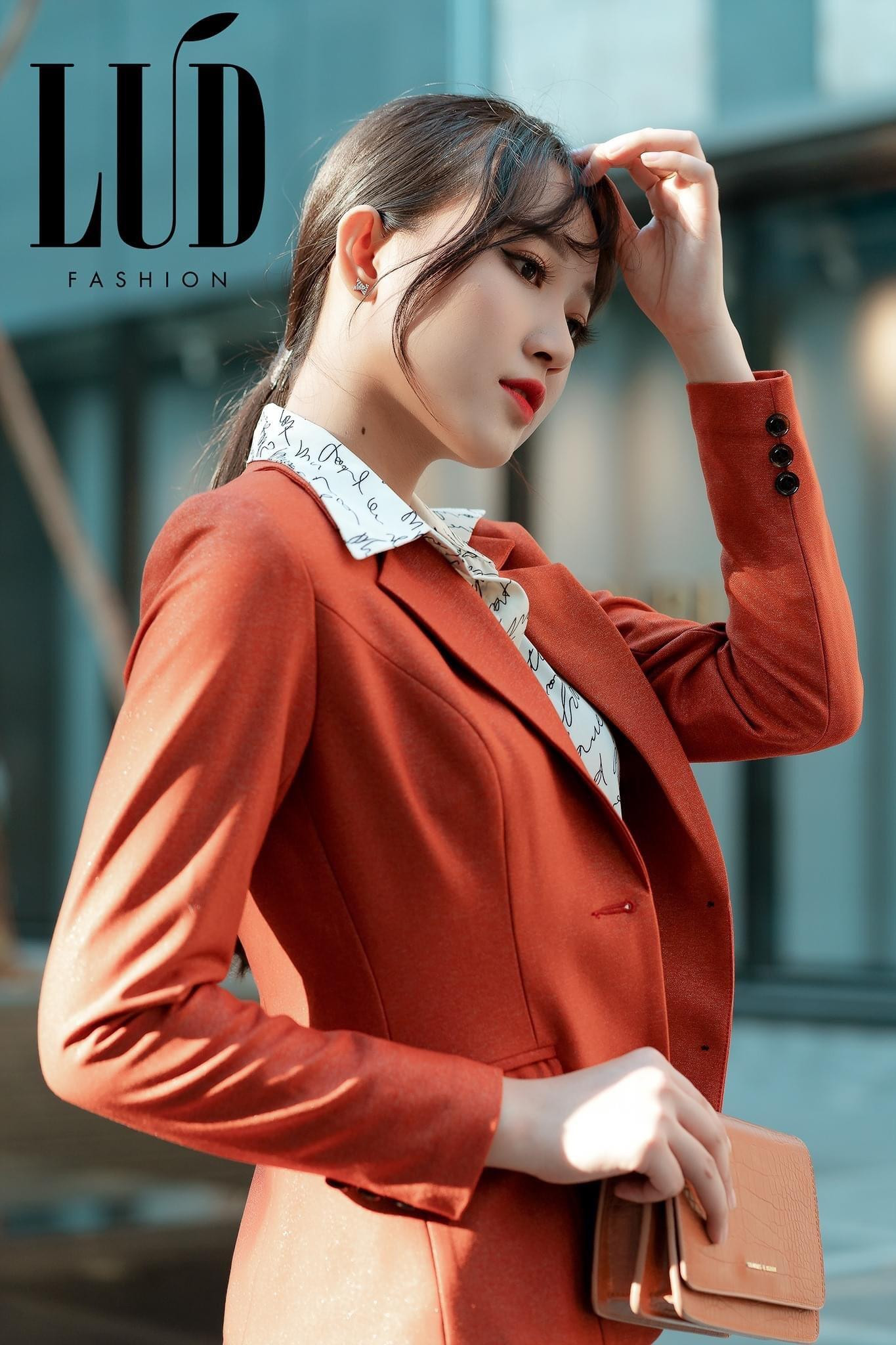 Ngoài việc học tại trường, Tiên còn là một người mẫu ảnh.