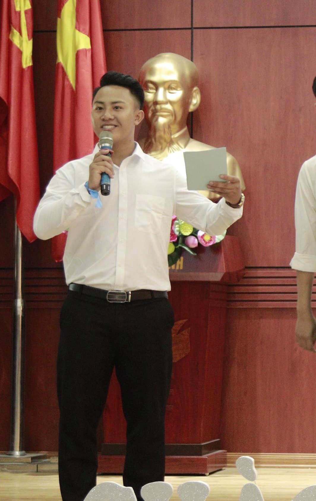 Lý Hùng có nhiều trải nghiệm qua những công việc làm thêm.