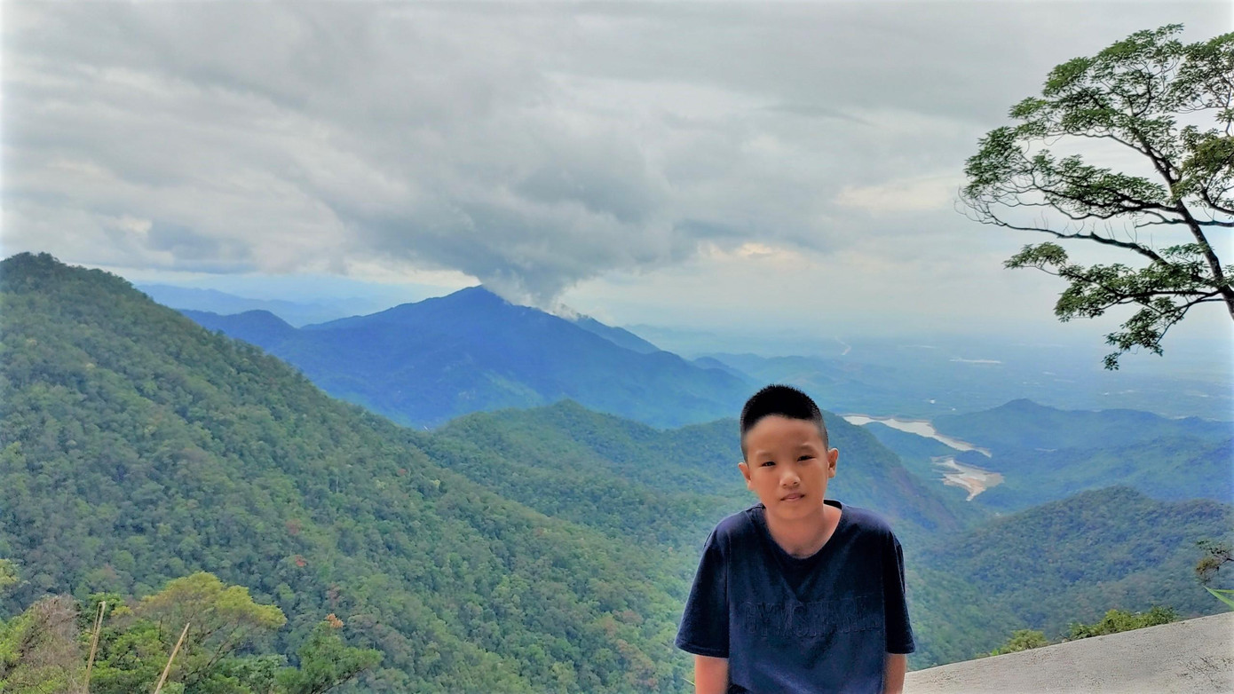 Em Long Phú là học sinh lớp 6 trường THCS Thống Nhất, thành phố Huế.