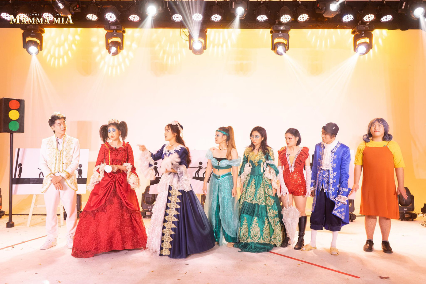 Tạo hình của các nhân vật đem đến cho người xem cảm giác vừa lạ lẫm, lại vừa quen thuộc.