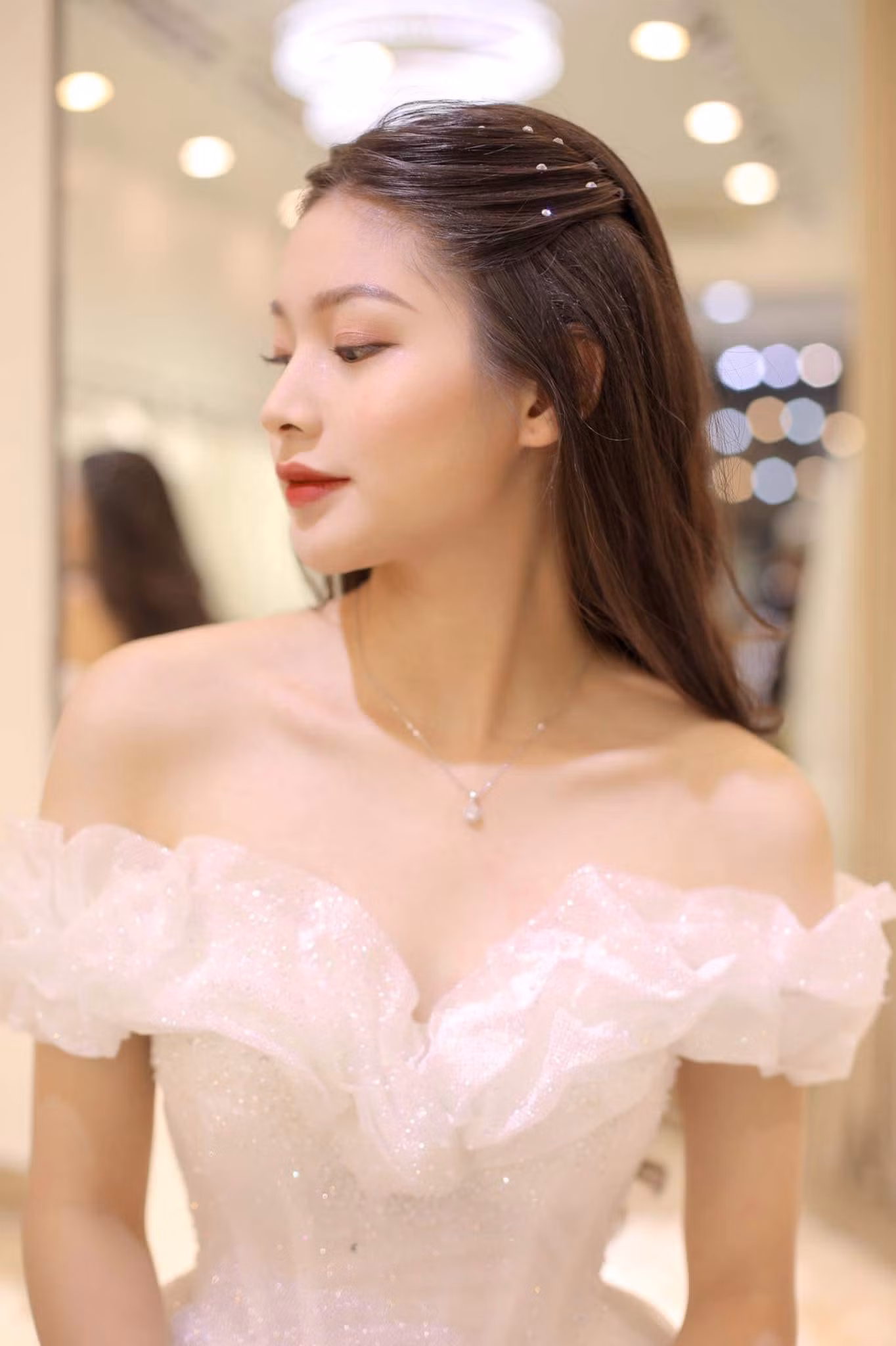 Diệu Anh sở hữu gương mặt "không góc chết" làm bao người mê mẩn.