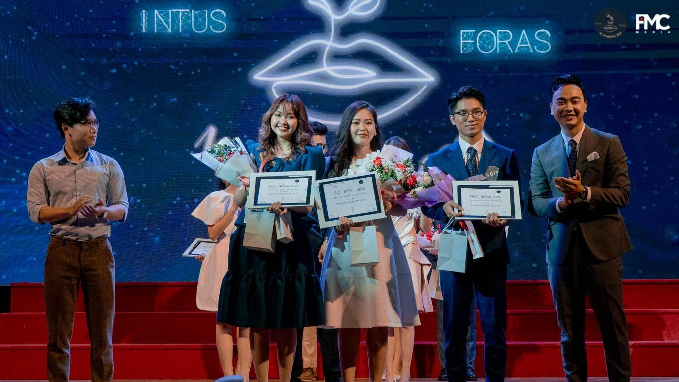 Một số hình ảnh của Anh Vũ tại cuộc thi MC Sparking 2021