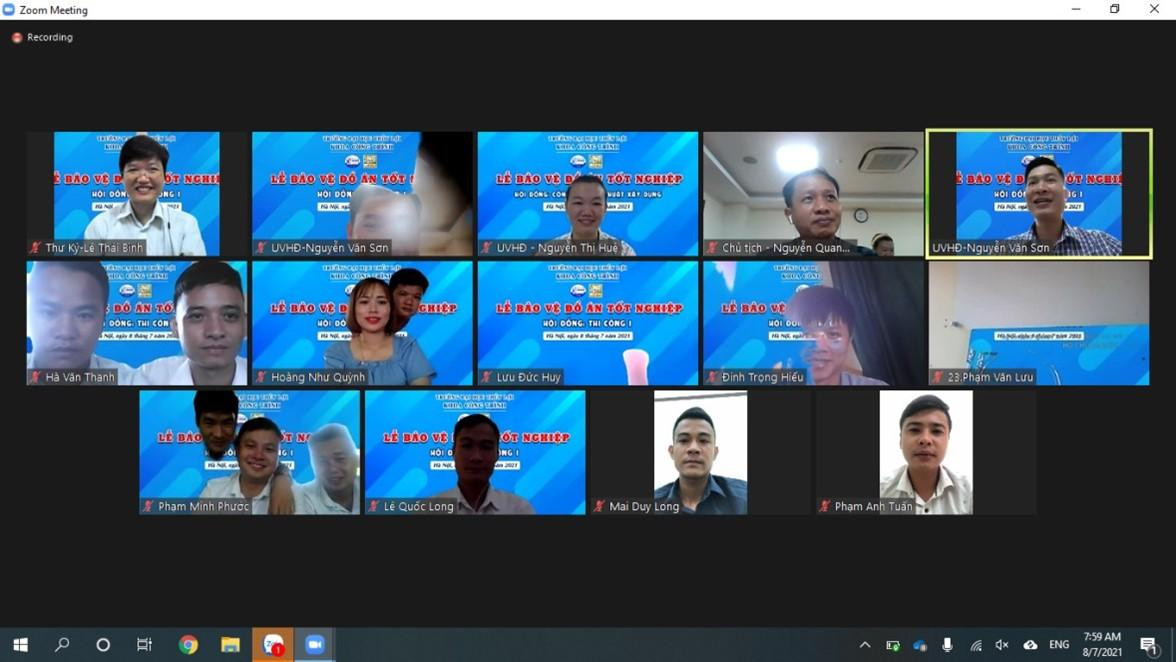 Một buổi bảo vệ đồ án tốt nghiệp theo hình thức trực tuyến.