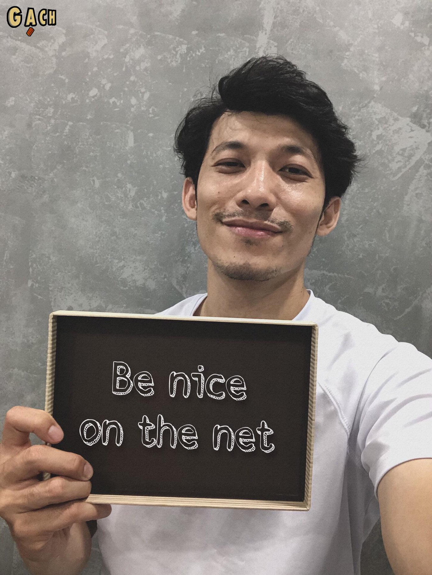 Nghệ sĩ Liêm Bỉnh Phát ủng hộ dự án truyền thông ‘Gạch Project’. Nghệ sĩ Liêm Bỉnh Phát ủng hộ dự án truyền thông ‘Gạch Project’.