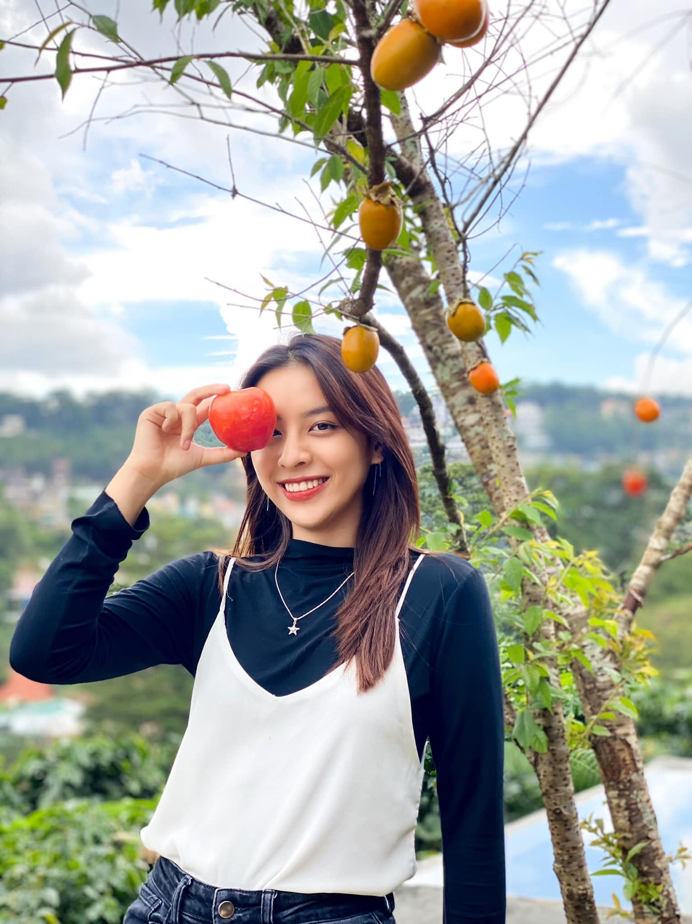 "Tặng đời 1 nụ cười, thì ta sẽ nhận được hạnh phúc"