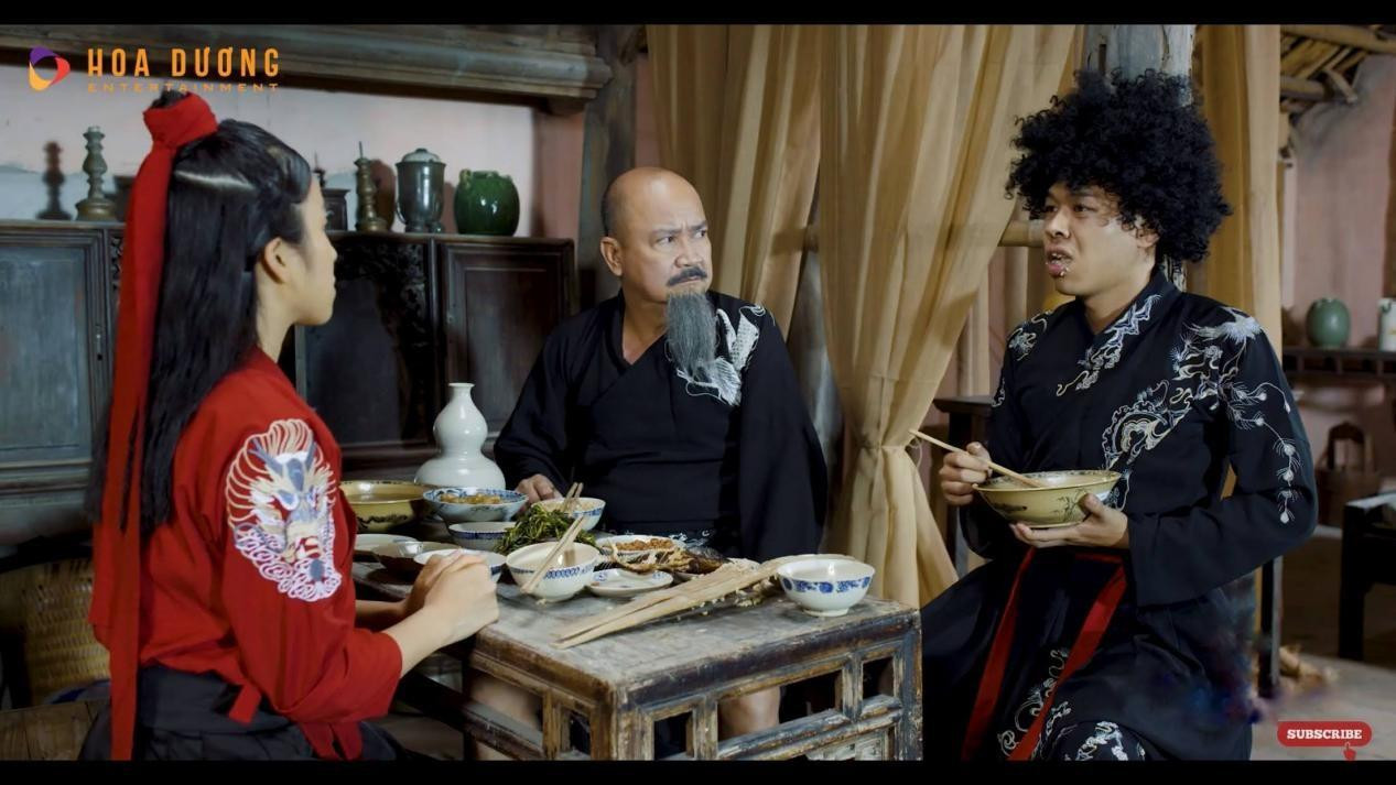 "Vua đầu đất" hứa hẹn mang đến khán giả những tiếng cười và lấy đi những giọt nước mắt. "Vua đầu đất" hứa hẹn mang đến khán giả những tiếng cười và lấy đi những giọt nước mắt.