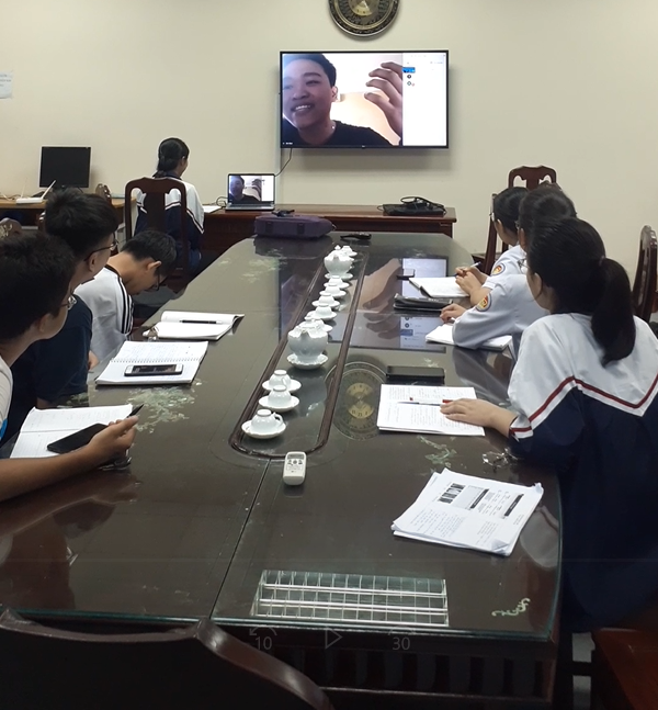 Một buổi dạy online với các bạn học sinh đội chuyên Hà Nam Một buổi dạy online với các bạn học sinh đội chuyên Hà Nam