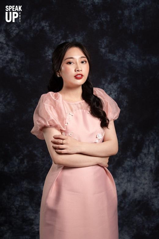 "Ai cũng sẽ có những lúc vấp ngã, dừng lại và hoài nghi bản thân, nhưng điều quan trọng nhất là mình phải biết thế nào là "đủ" với nỗi buồn để quay trở lại thật ấn tượng", lời động viên tiếp thêm năng lượng của Quỳnh Đan. "Ai cũng sẽ có những lúc vấp ngã, dừng lại và hoài nghi bản thân, nhưng điều quan trọng nhất là mình phải biết thế nào là "đủ" với nỗi buồn để quay trở lại thật ấn tượng", lời động viên tiếp thêm năng lượng của Quỳnh Đan.