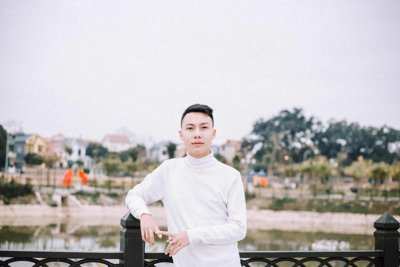 Chân dung chàng trai tình nguyện ‘xông pha’ lưu giữ những hình ảnh đẹp trong mùa dịch. Chân dung chàng trai tình nguyện ‘xông pha’ lưu giữ những hình ảnh đẹp trong mùa dịch.