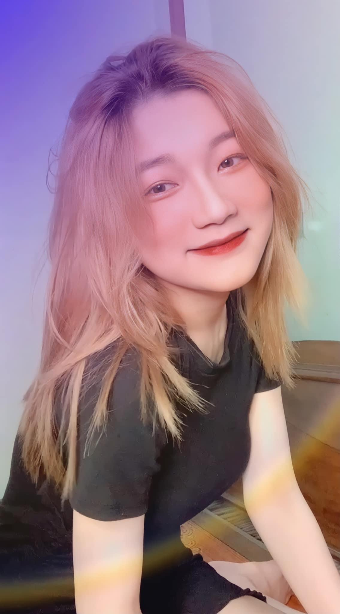 Thường xuyên chia sẻ những “góc nghiêng thần thánh”, hotgirl Thanh Hóa thu hút hơn 100.000 follower trên trang Facebook cá nhân.