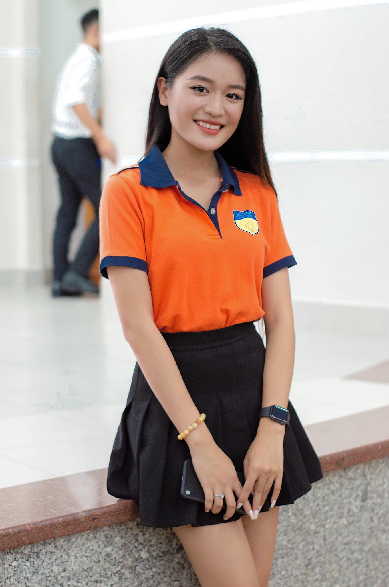 Nguyễn Triệu Vy - sinh viên Đại Học Hutech - một trong những thành viên tham gia hỗ trợ bếp PUN