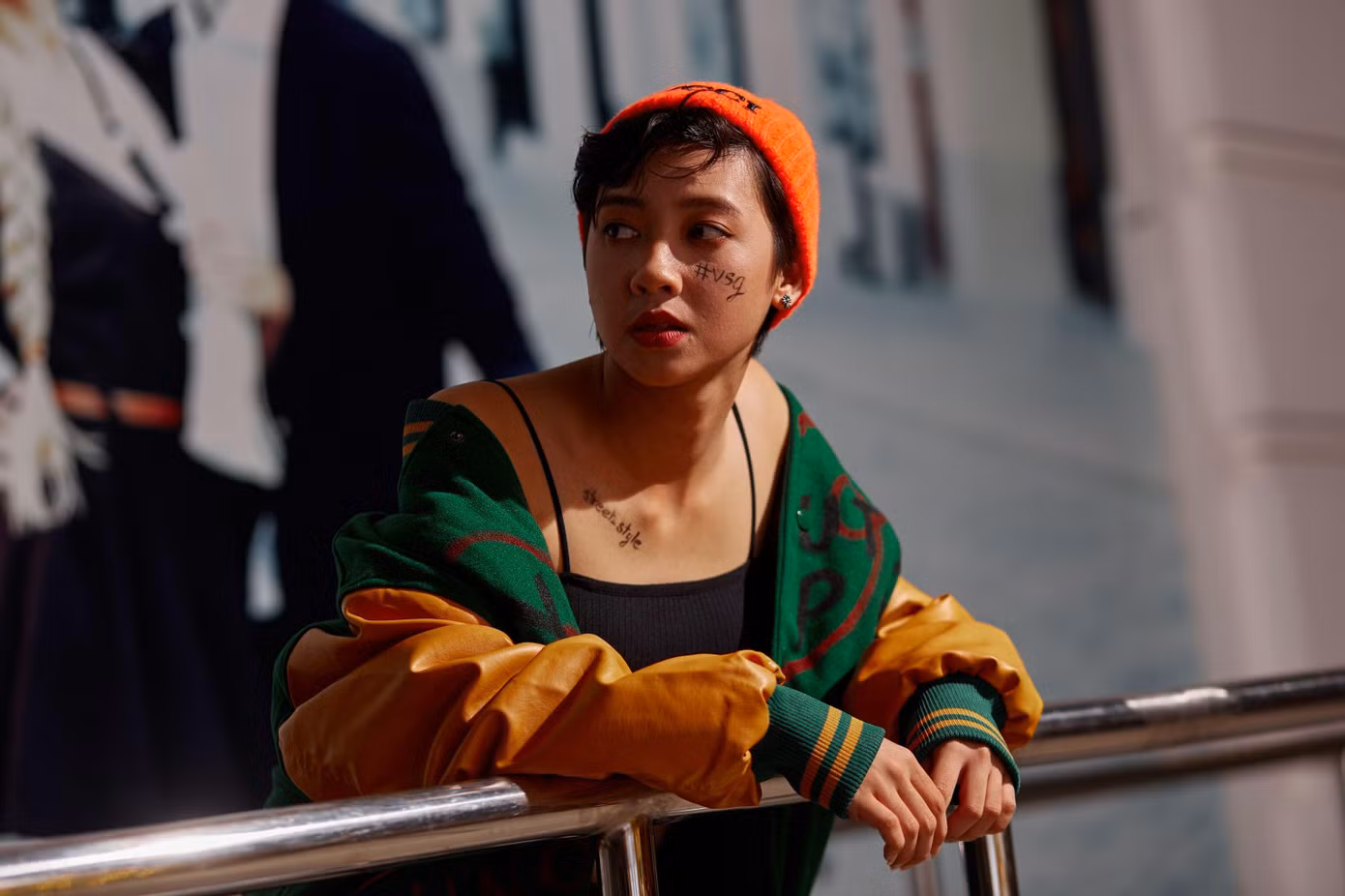 Phương Anh thể hiện phong cách chụp hình phong phú của mình.