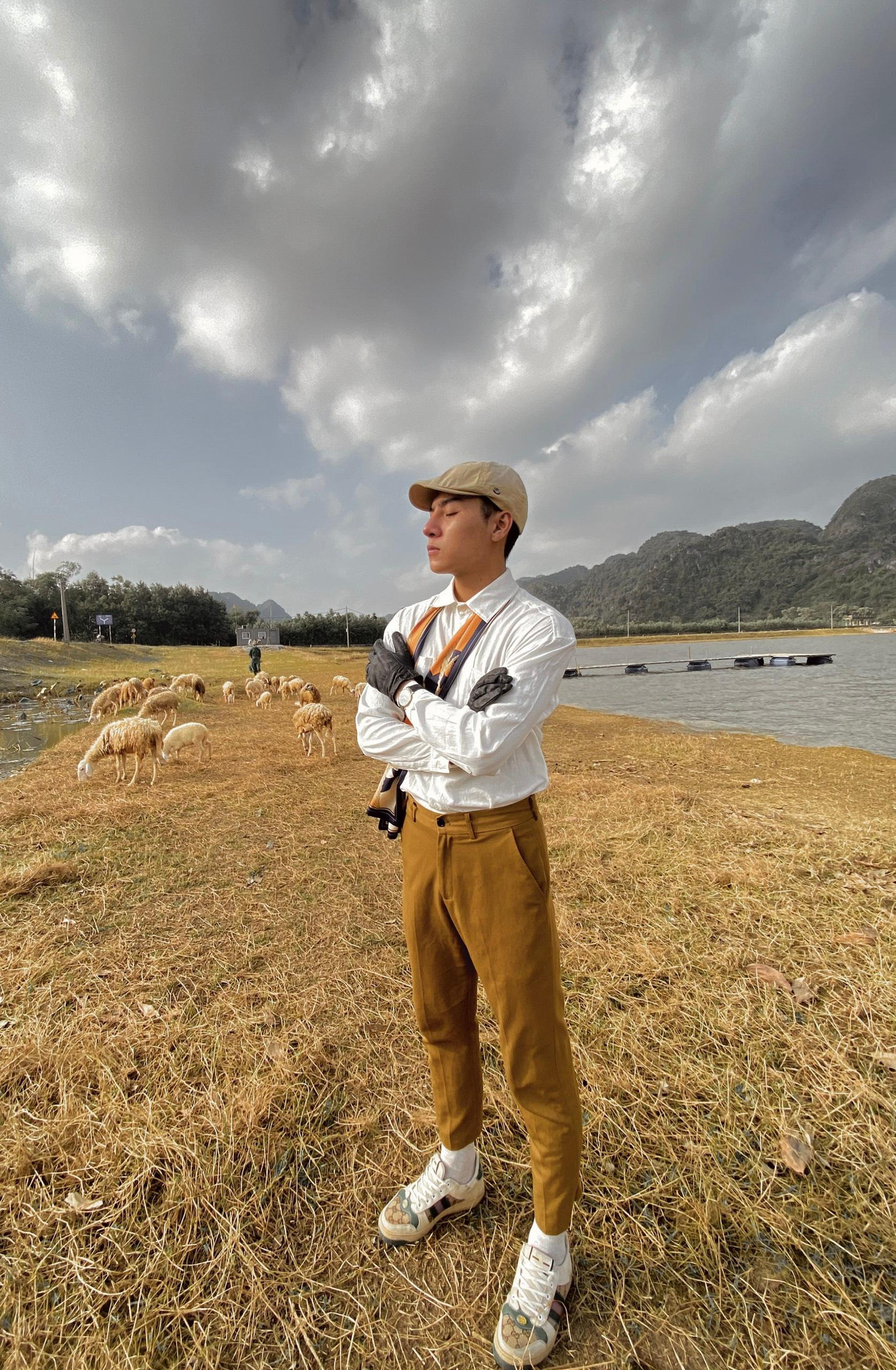 Phông nền chính là điểm du lịch sinh thái tại Đồng Cừu Gia Hưng, Ninh Bình