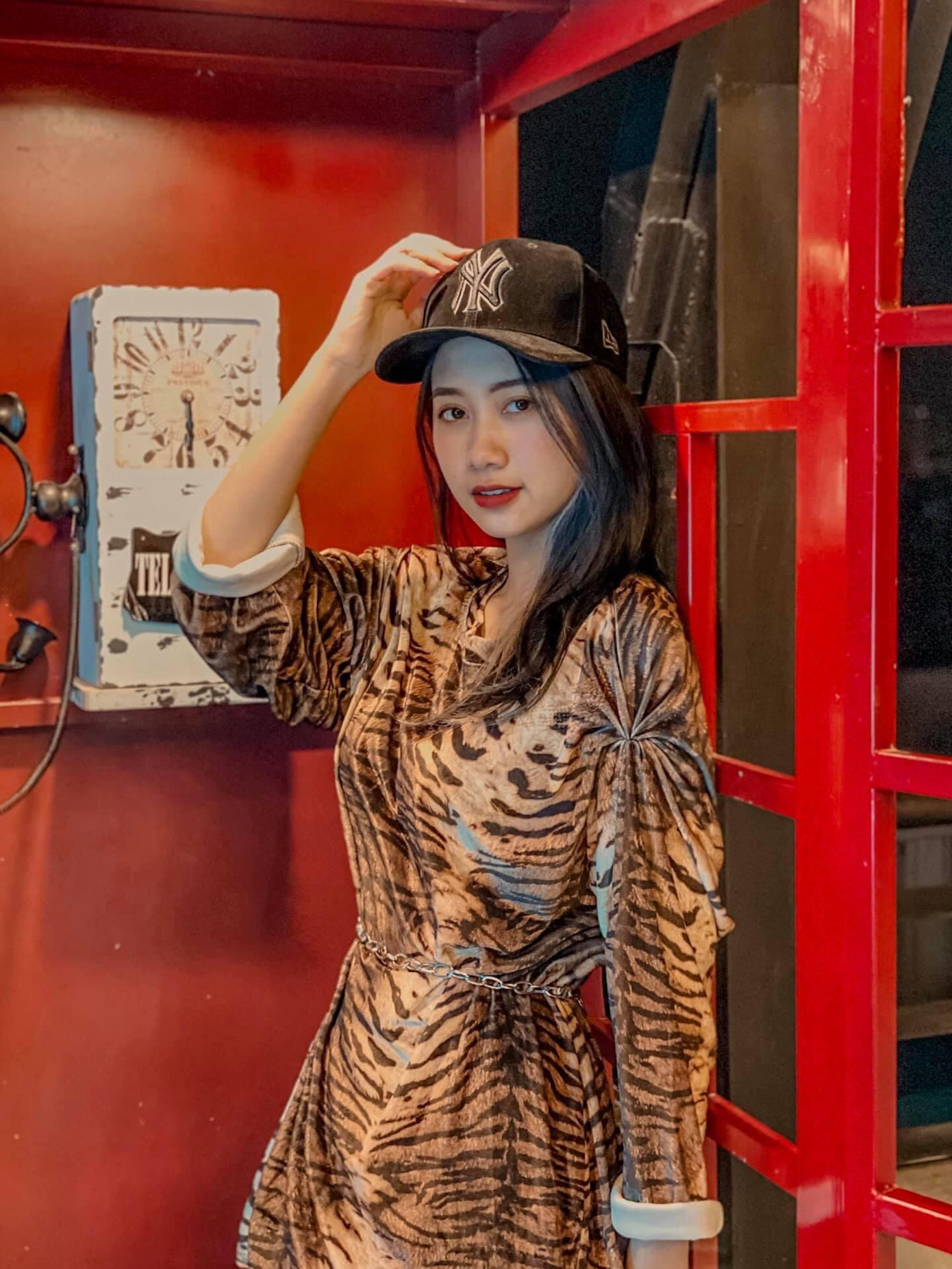 Mai Phương trở nên cá tính khi diện trang phục thường ngày.