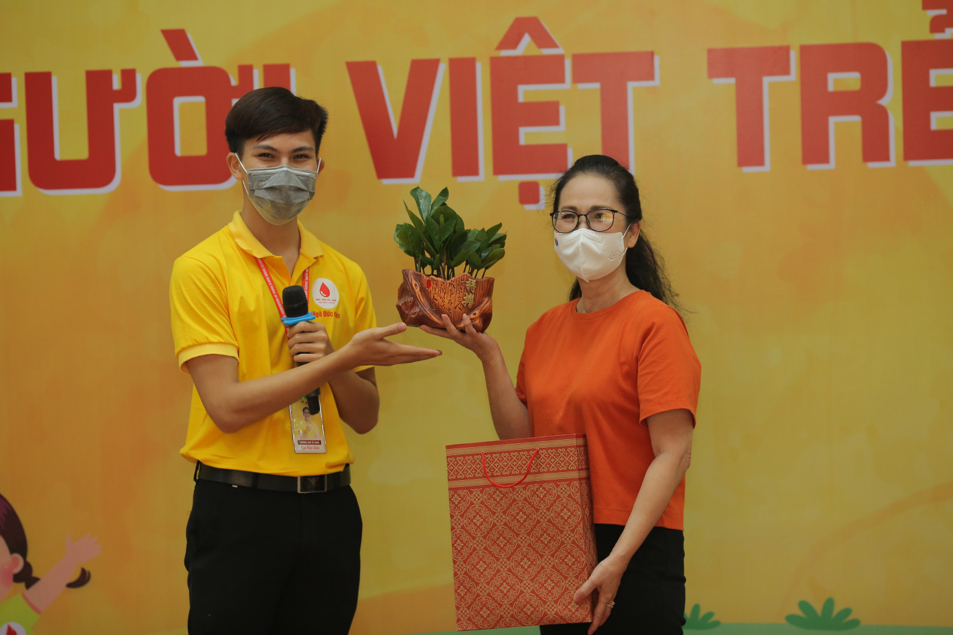 NSND Lan Hương - Đại sứ Ngày hội hiến máu Người Việt Trẻ 2021.